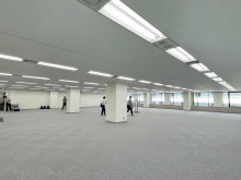 貸室奥側から見た室内