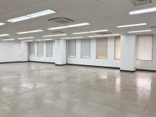 貸室奥側から見た室内