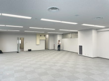 貸室奥側から見た室内