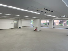 貸室奥側から見た室内