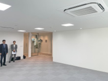 貸室奥側から見た室内