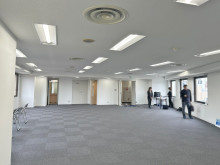 貸室奥側から見た室内