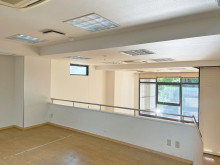 貸室奥側から見た室内