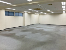 貸室奥側から見た室内