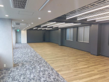 貸室奥側から見た室内