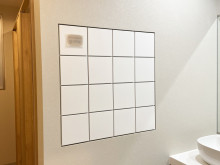 女性用トイレ内の小物入れ