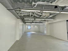 貸室奥側から見た室内