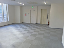 貸室奥側から見た室内