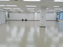 貸室奥側から見た室内