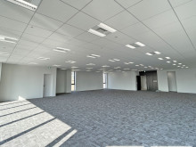 貸室奥側から見た室内