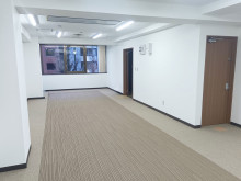 貸室奥側から見た室内