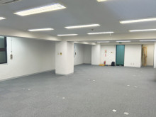 貸室奥側から見た室内