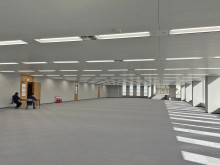 貸室奥側から見た室内