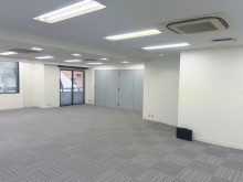 貸室奥側から見た室内