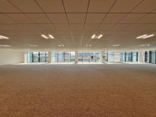 無柱の執務空間