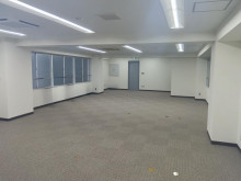 貸室奥側から見た室内