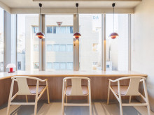 窓際のリラックススペース