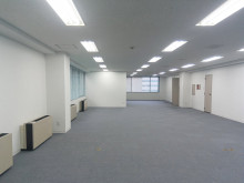 貸室奥側から見た室内