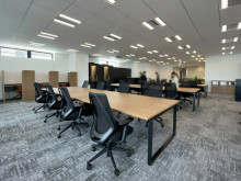 デスクワークフロア