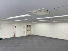 貸室奥側から見た室内