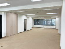 貸室奥側から見た室内