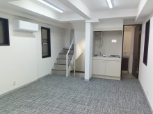 貸室奥側から見た室内