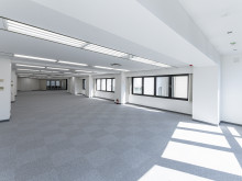 貸室奥側から見た室内