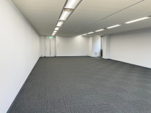 貸室奥側から見た室内