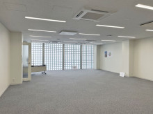 貸室奥側から見た室内