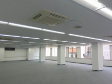 貸室奥側から見た室内