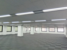 貸室奥側から見た室内