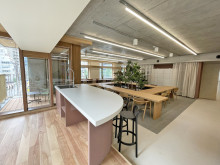 貸室奥側から見た室内