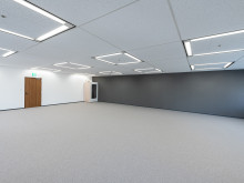 貸室奥側から見た室内