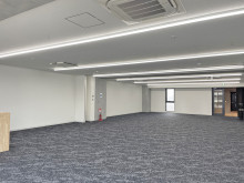 貸室奥側から見た室内