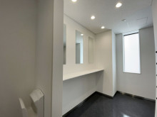 女性用トイレのパウダースペース