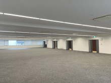 貸室奥側から見た室内