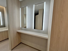 女性用トイレ鏡前