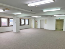 貸室奥側から見た室内