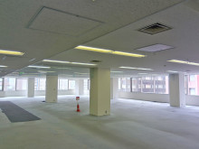 貸室奥側から見た室内