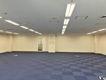 貸室奥側から見た室内