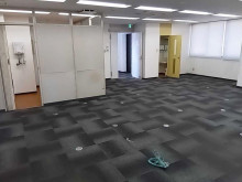 貸室奥側から見た室内