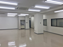 貸室奥側から見た室内