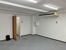 貸室奥側から見た室内