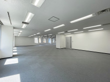 貸室奥側から見た室内