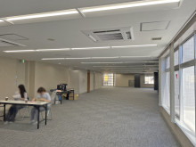 貸室奥側から見た室内