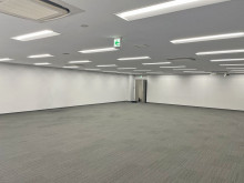 貸室奥側から見た室内