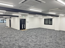 貸室奥側から見た室内