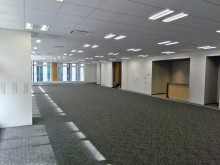 貸室奥側から見た室内