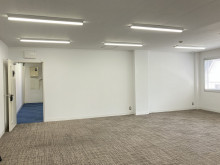 貸室奥側から見た室内