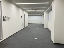 貸室奥側から見た室内